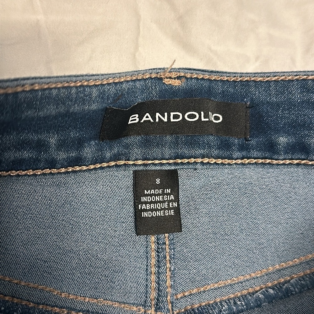 NWT! Women’s Bandolino AMY modern straight leg jeans,  Size 8 - Picture 2 of 4
